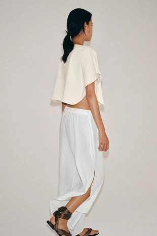 Кроп-топ с эффектом накидки