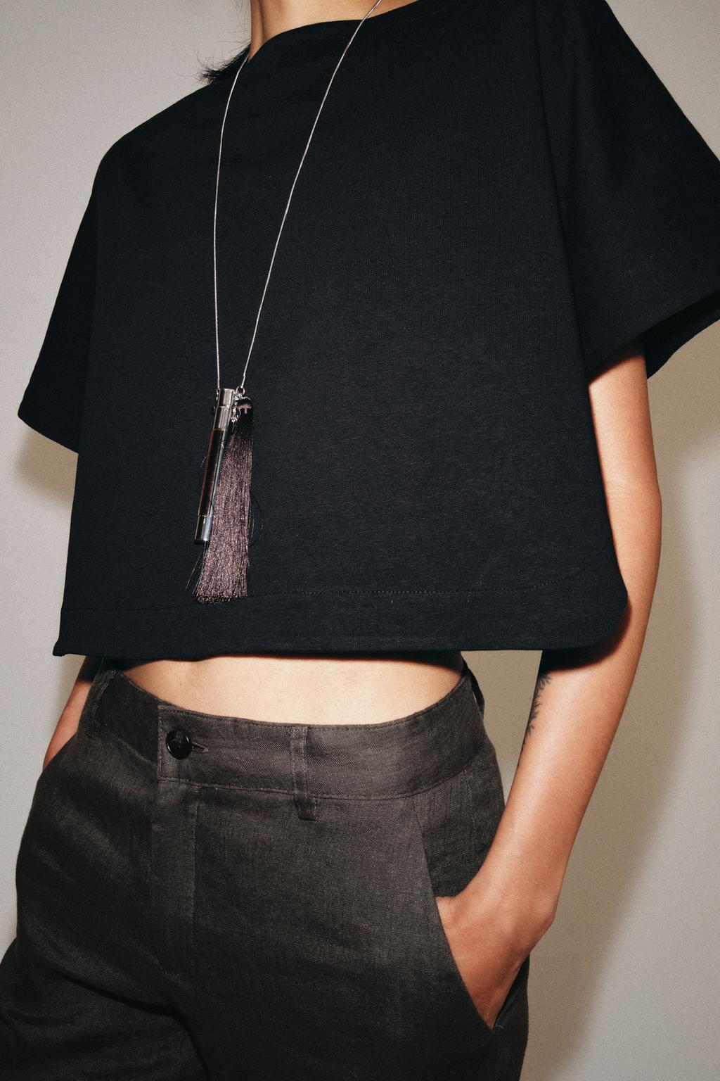 КРОП-ТОП С ЭФФЕКТОМ НАКИДКИ