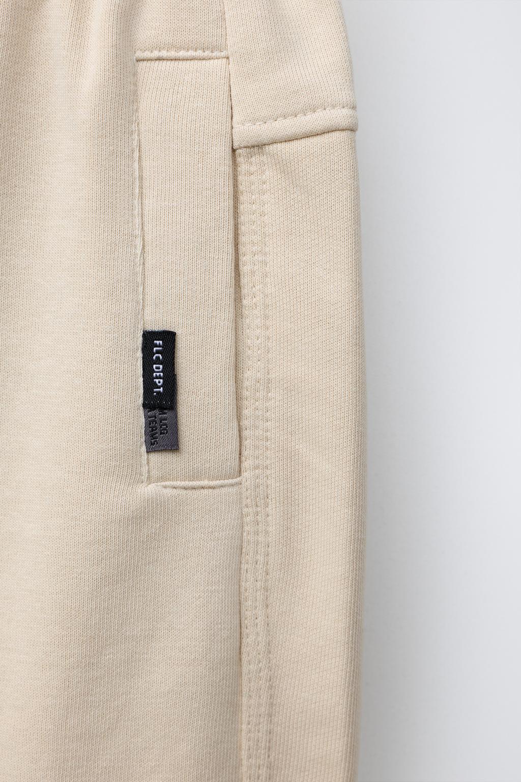 ШОРТЫ ИЗ МЯГКОЙ ТКАНИ С ЭТИКЕТКОЙ