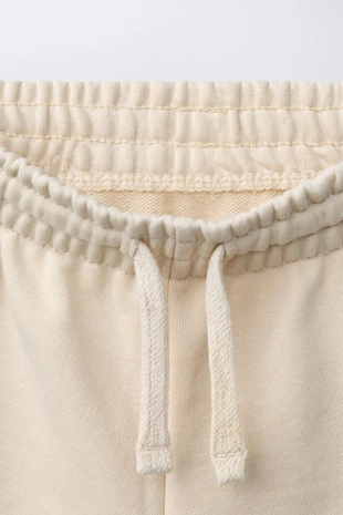 Шорты из мягкой ткани с этикеткой