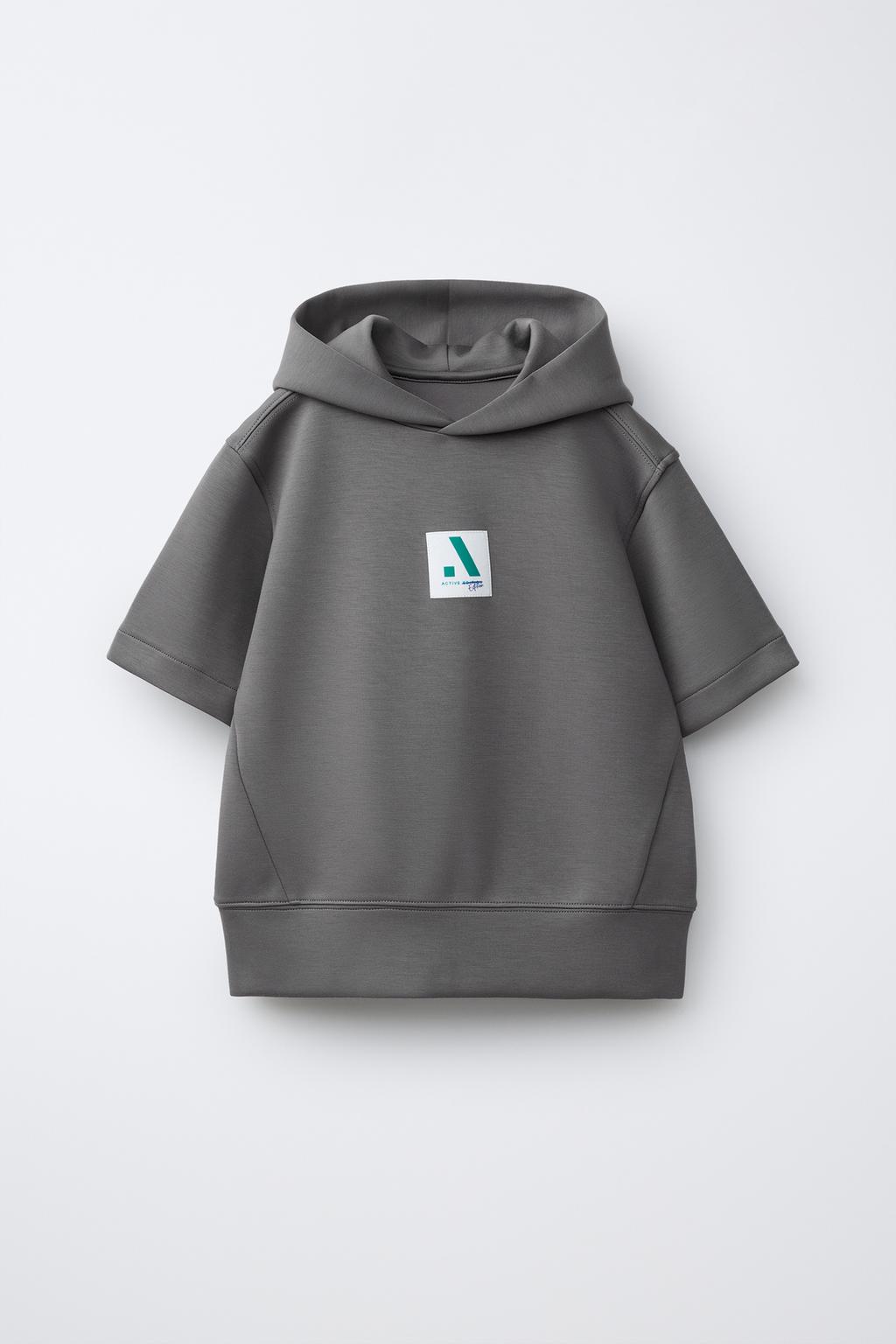 СПОРТИВНОЕ ХУДИ С КОРОТКИМ РУКАВОМ И МОДАЛОМ