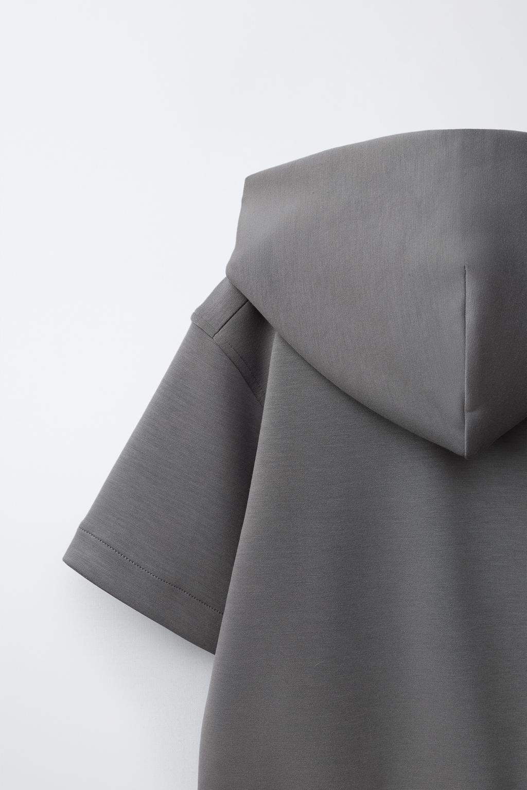 СПОРТИВНОЕ ХУДИ С КОРОТКИМ РУКАВОМ И МОДАЛОМ