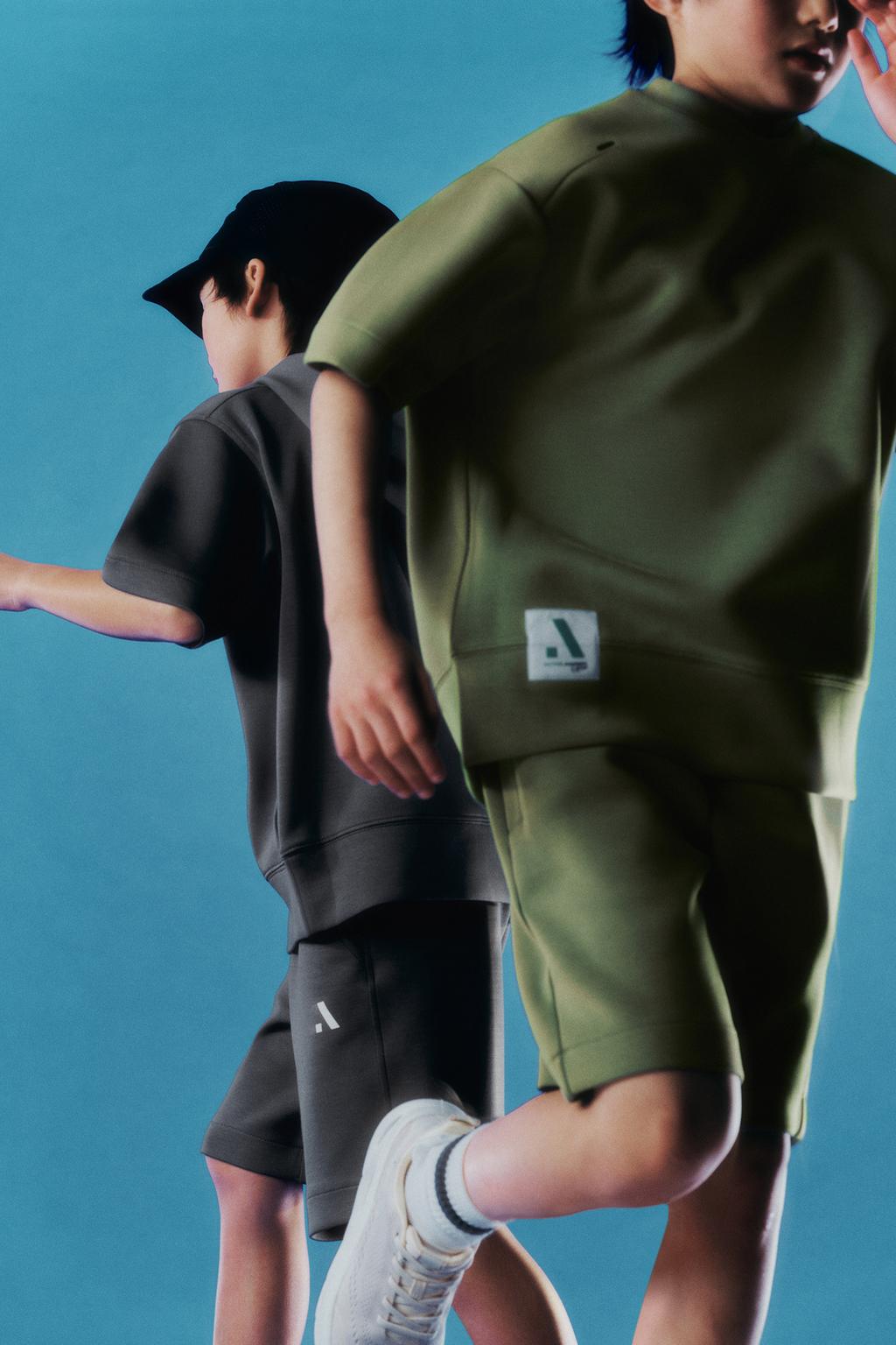 СПОРТИВНОЕ ХУДИ С КОРОТКИМ РУКАВОМ И МОДАЛОМ