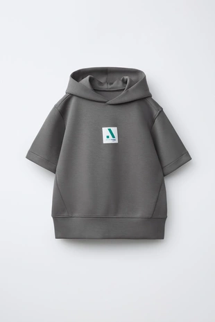 Спортивное худи с коротким рукавом и модалом- Заказать в России