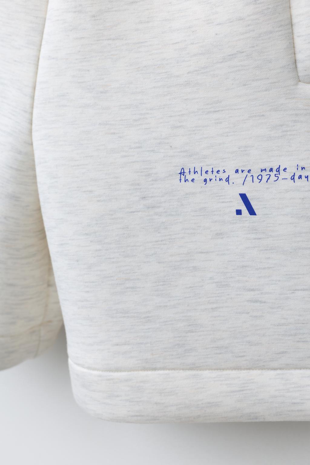 СПОРТИВНЫЕ ШОРТЫ-БЕРМУДЫ С ЛОГОТИПОМ