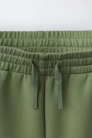 Спортивные шорты-бермуды с логотипом- Заказать в России