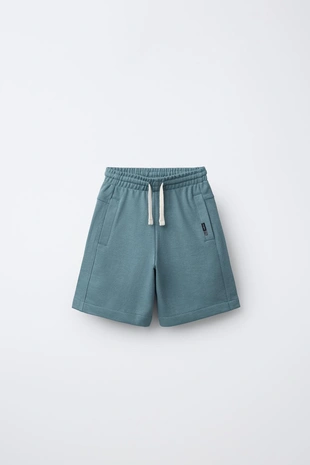 Шорты из мягкой ткани с этикеткой