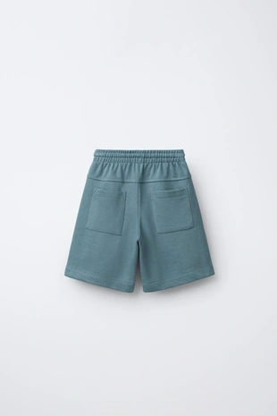 Шорты из мягкой ткани с этикеткой