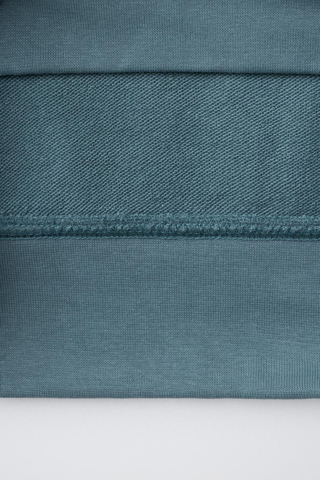 ФЛИСОВЫЙ ЖИЛЕТ С КАПЮШОНОМ И НАДПИСЬЮ