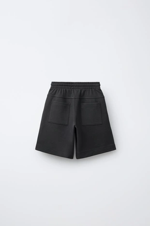 Шорты из мягкой ткани с этикеткой