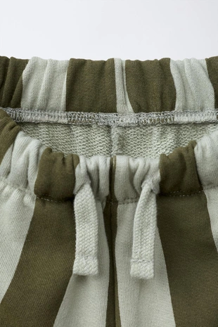 Шорты из мягкой ткани в полоску