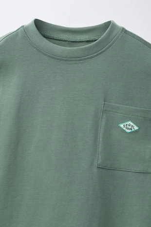 Футболка с накладным карманом