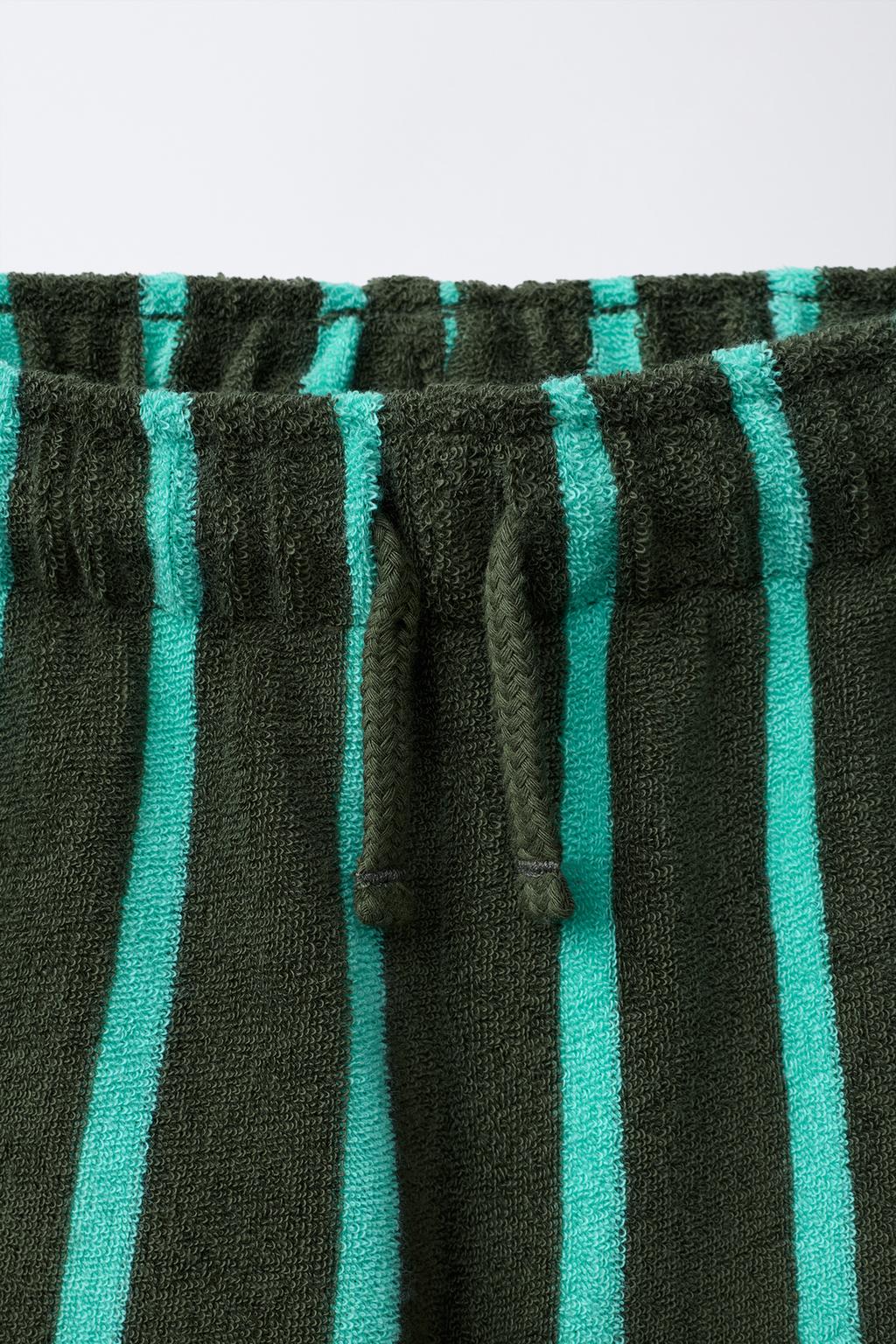 ШОРТЫ-БЕРМУДЫ ИЗ МАХРОВОЙ ТКАНИ В ПОЛОСКУ