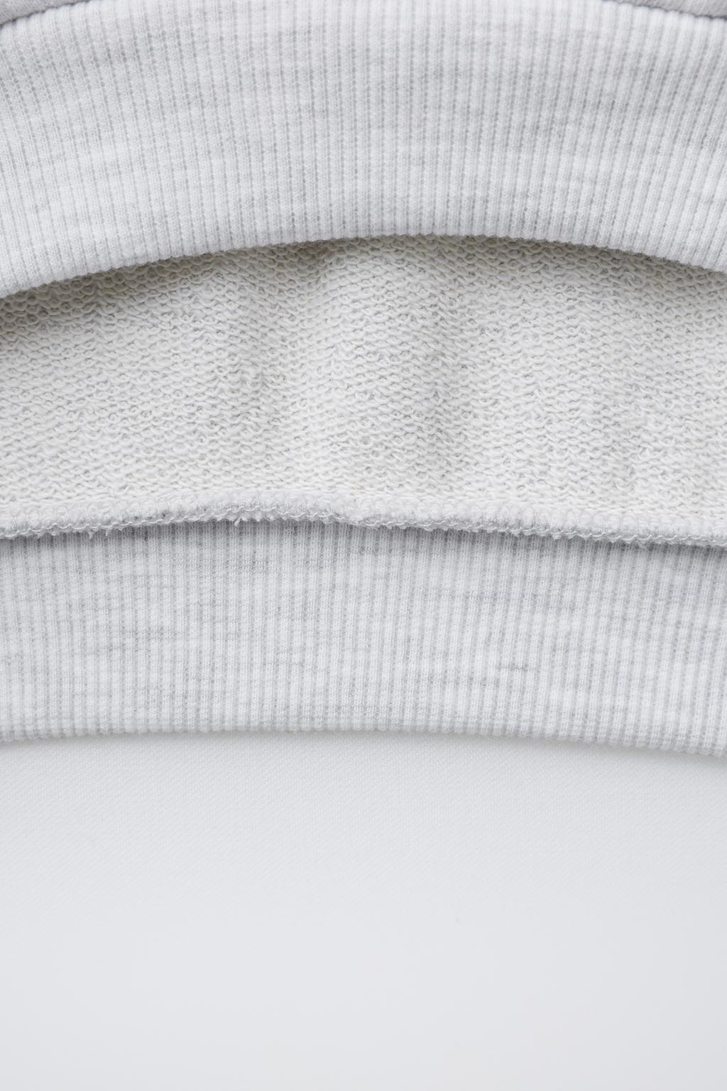 ТОЛСТОВКА ПОЛО С ВЫШИТОЙ НАШИВКОЙ