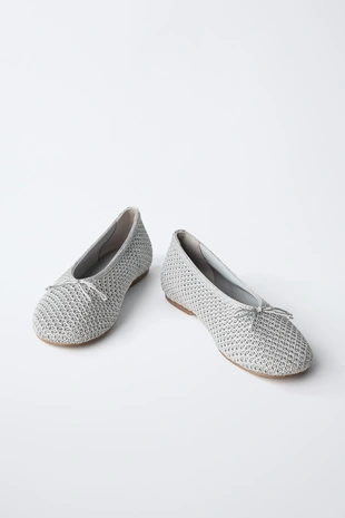 Туфли балетки с металлическими вставками и узором крючком- Заказать в России