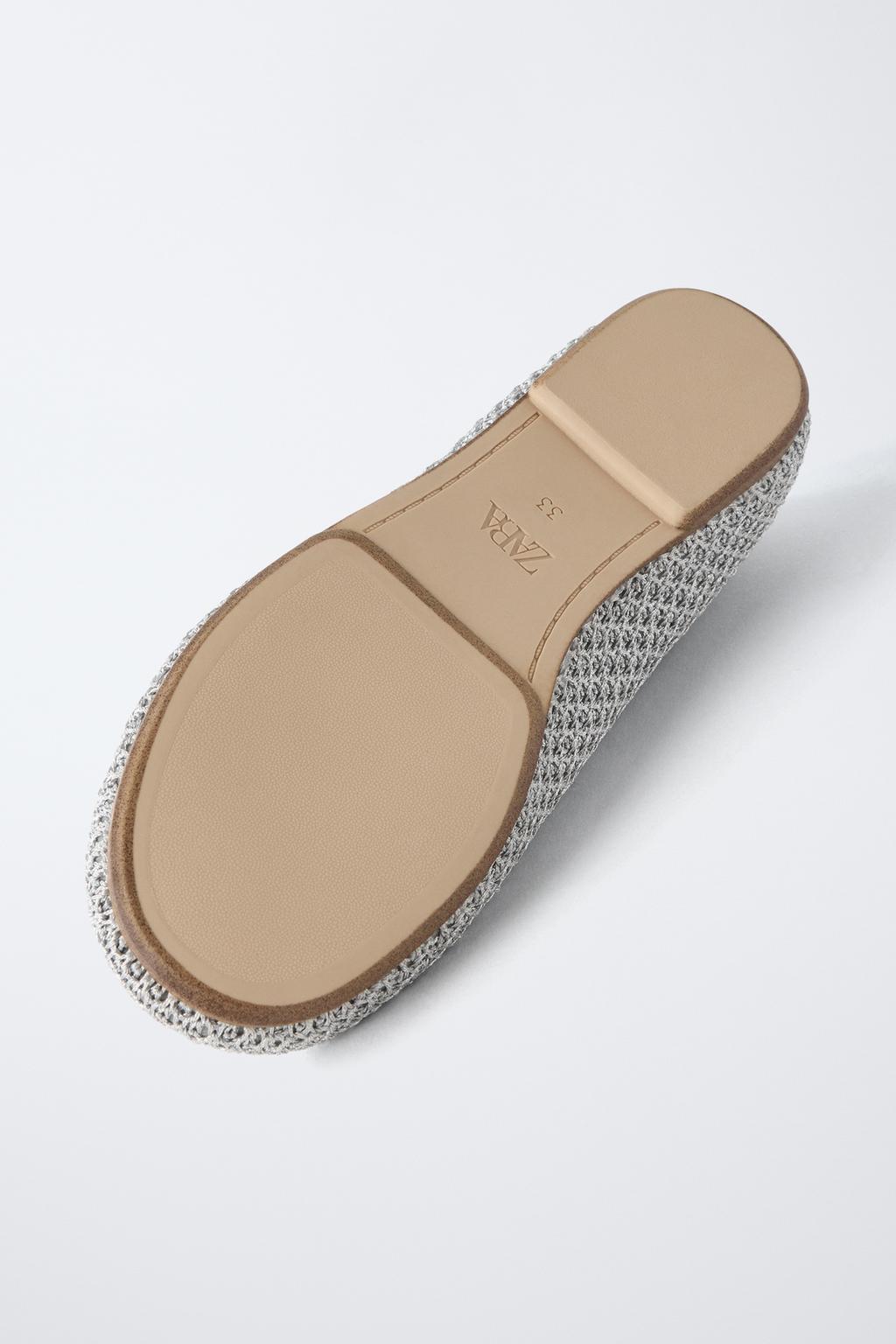 Туфли балетки с металлическими вставками и узором крючком