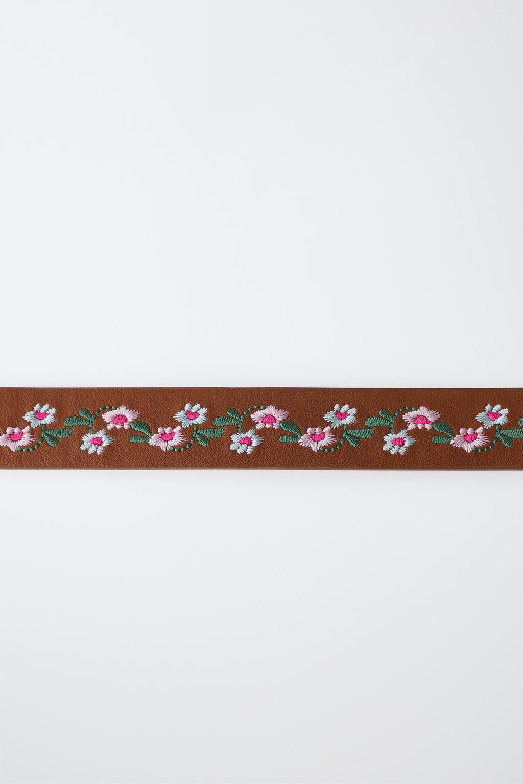 РЕМЕНЬ С ВЫШИВКОЙ В ВИДЕ ЦВЕТОВ