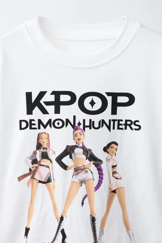 ФУТБОЛКА С ПРИНТОМ «Kpop Demon Hunters» © Netflix