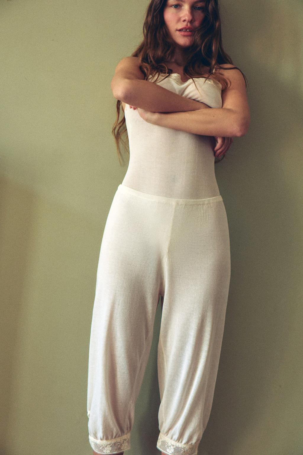 БОДИ ИЗ ТОНКОГО ТРИКОТАЖА С КРУЖЕВОМ