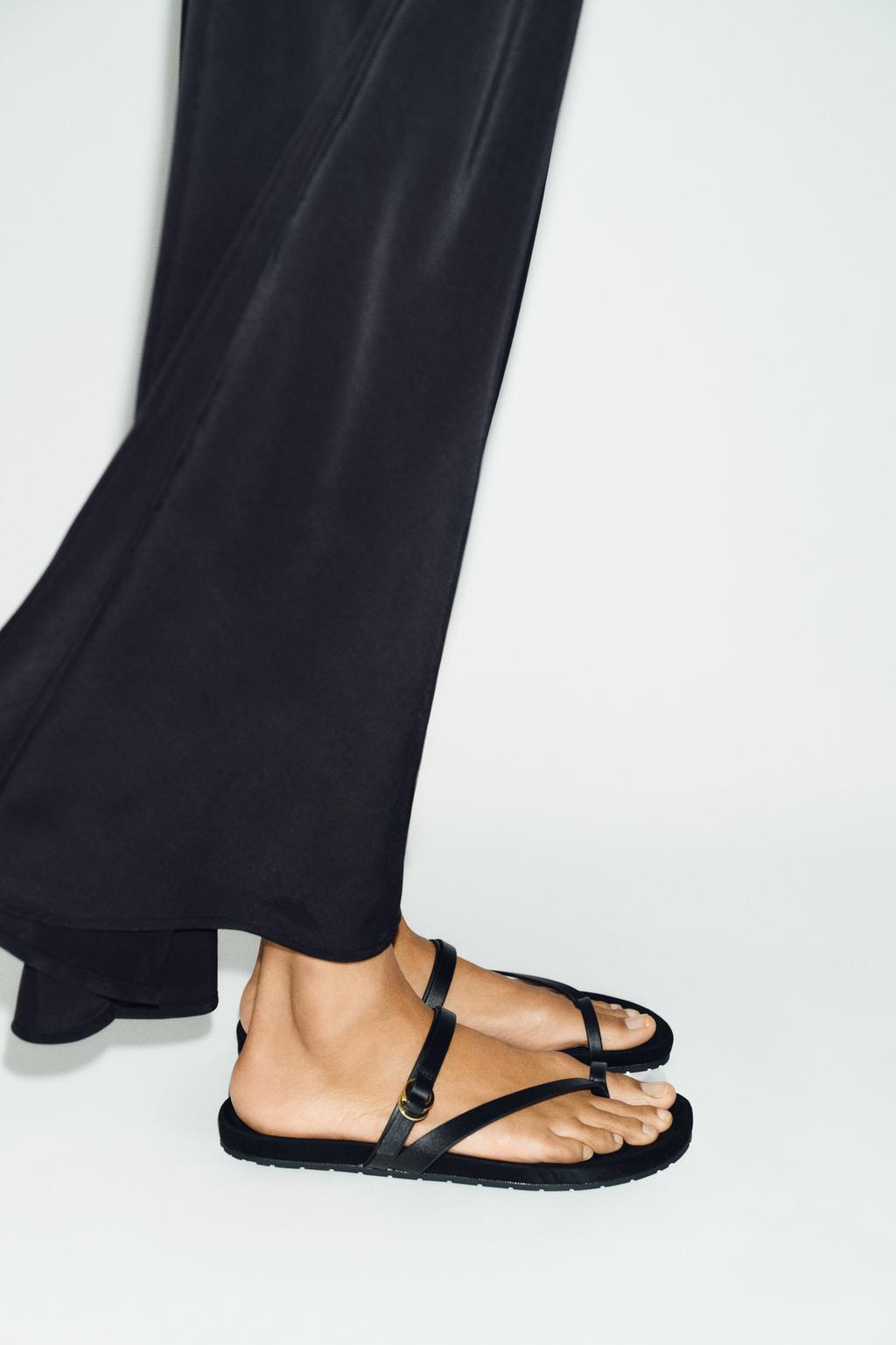 САНДАЛИИ НА ПЛОСКОЙ ПОДОШВЕ С РЕМЕШКАМИ ИЗ КОЖИ