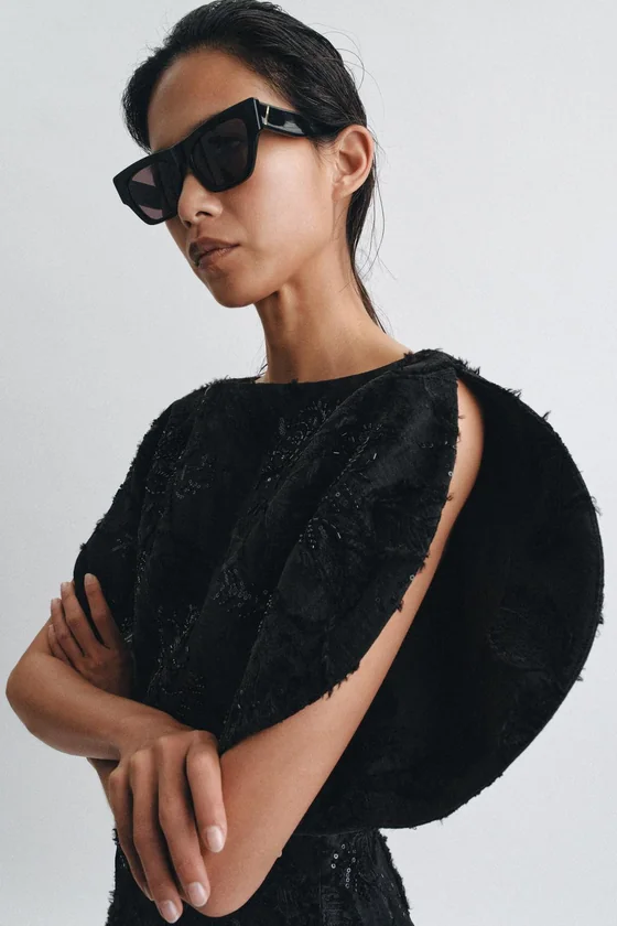 КОРОТКОЕ ПЛАТЬЕ С ВЫШИВКОЙ И БУСИНАМИ — коллекция Zara «ZW»