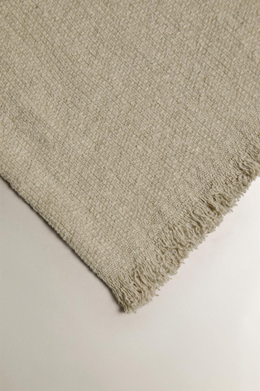 Плед из льна с полосатым узором