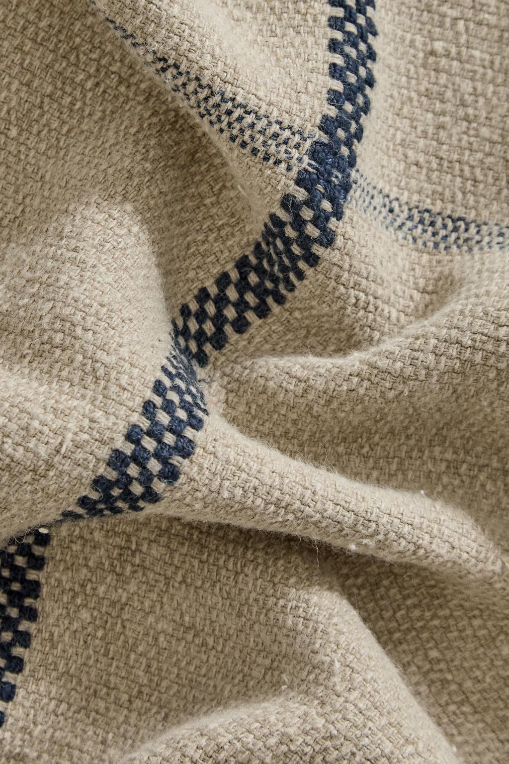 Плед из льна с полосатым узором