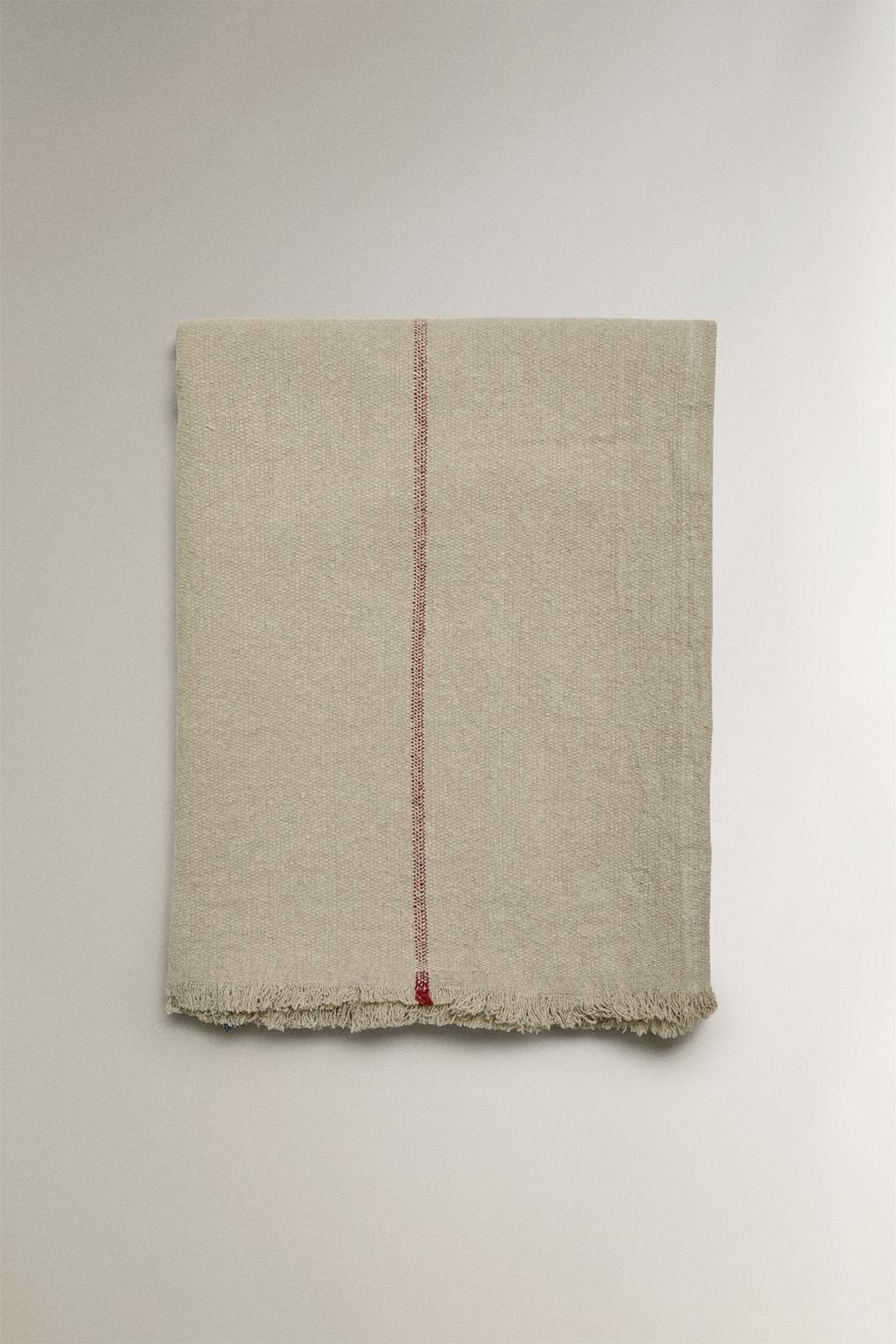 Плед из льна с полосатым узором