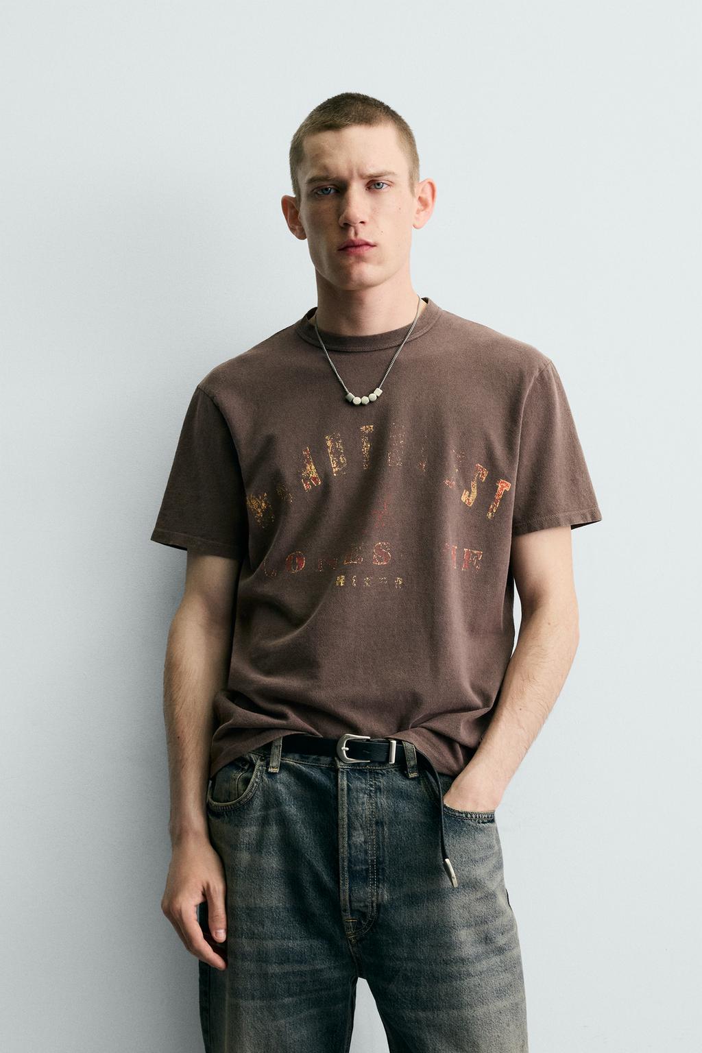 ФУТБОЛКА С ПРИНТОМ И ЭФФЕКТОМ ПОТЕРТОСТИ