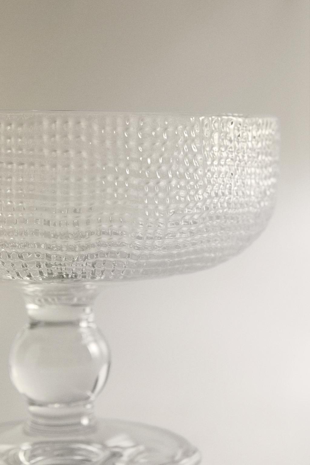 Стеклянная десертная чашка с объемным рисунком