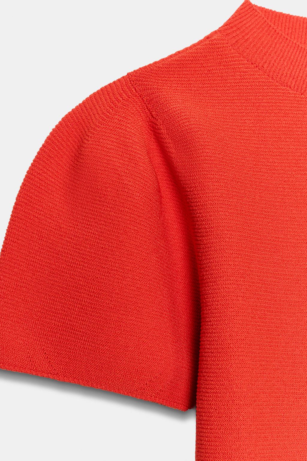 ТРИКОТАЖНЫЙ ТОП С ОБЪЕМНЫМИ РУКАВАМИ