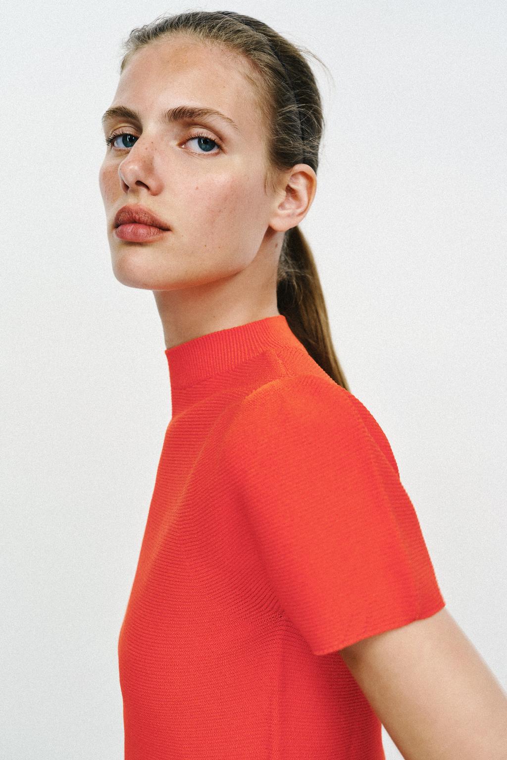 ТРИКОТАЖНЫЙ ТОП С ОБЪЕМНЫМИ РУКАВАМИ