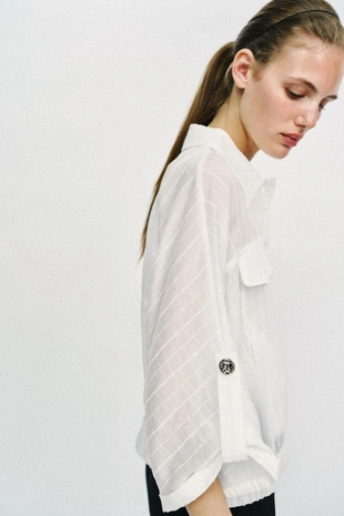 Блуза-сафари с подвернутыми рукавами