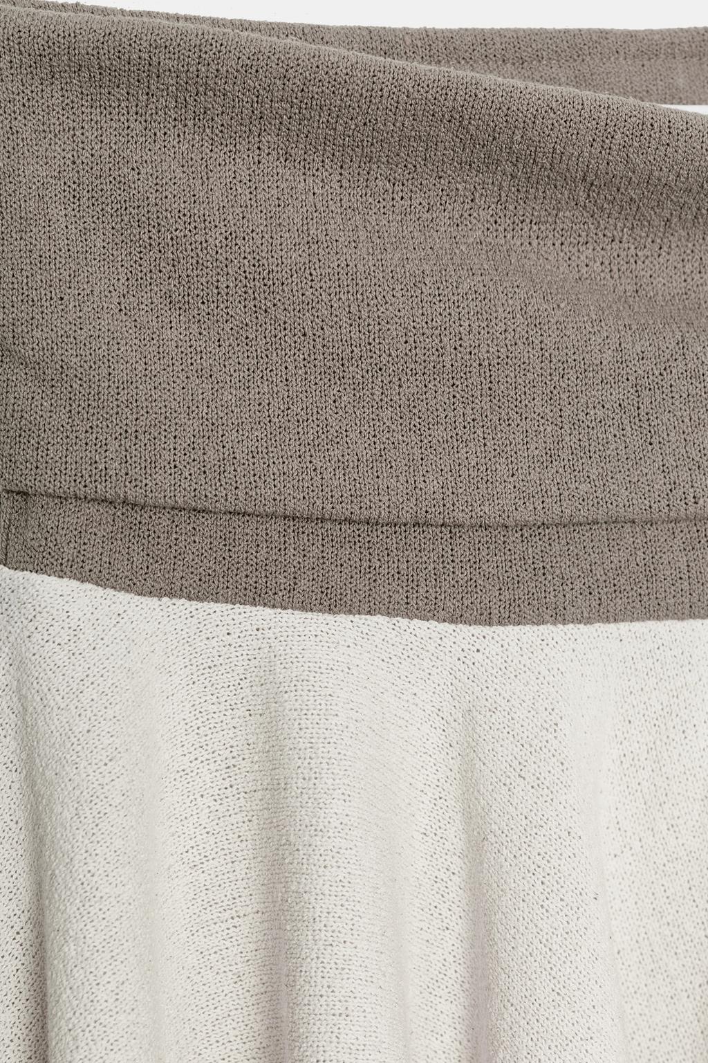 МИНИ-ЮБКА В СЕЛЬСКОМ СТИЛЕ С КОНТРАСТНЫМИ ДЕТАЛЯМИ