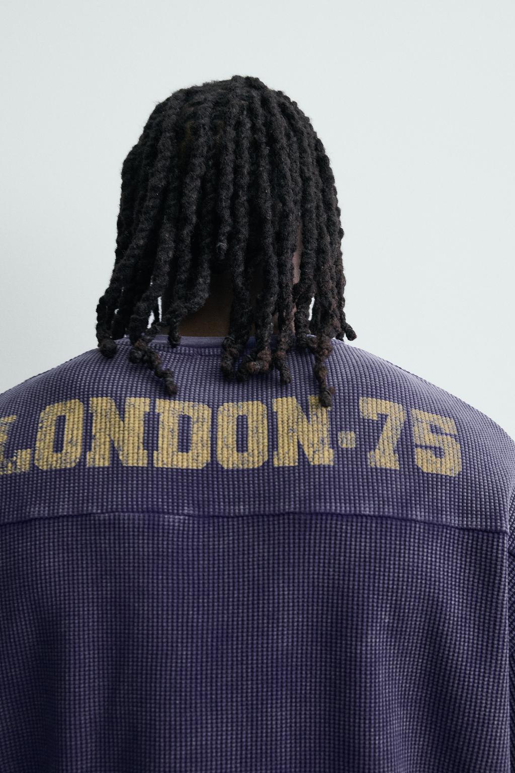 ТОЛСТОВКА ВАФЕЛЬНОЙ СТРУКТУРЫ С ВЫЦВЕТШИМ ПРИНТОМ