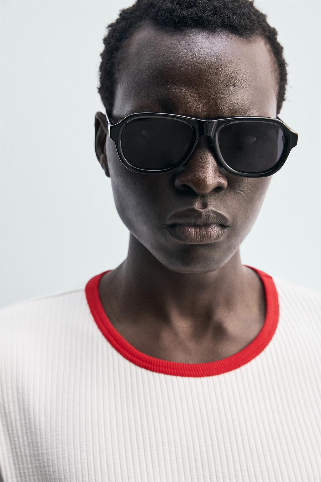 ФУТБОЛКА В РУБЧИК С КОНТРАСТНЫМ ПРИНТОМ