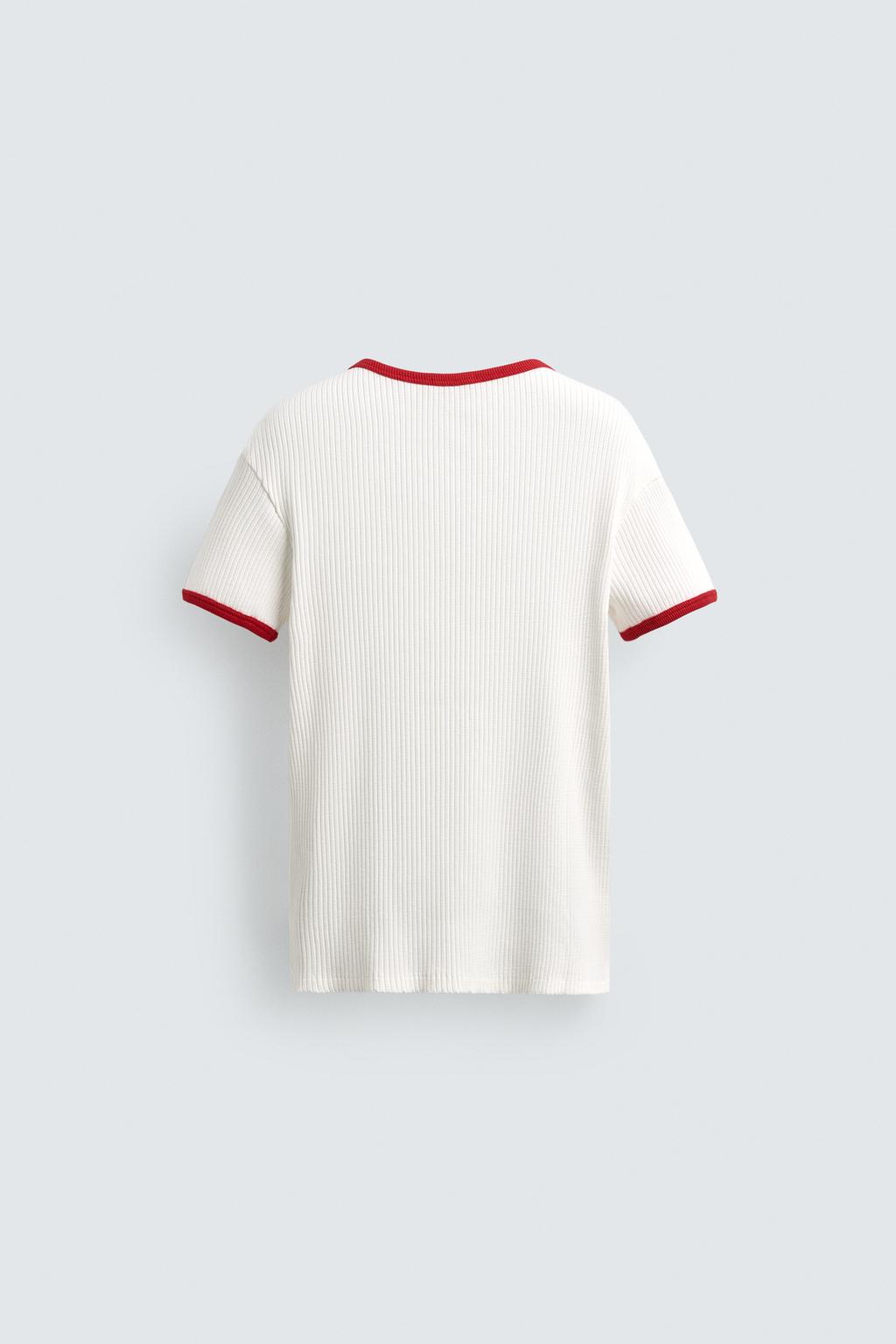 ФУТБОЛКА В РУБЧИК С КОНТРАСТНЫМ ПРИНТОМ