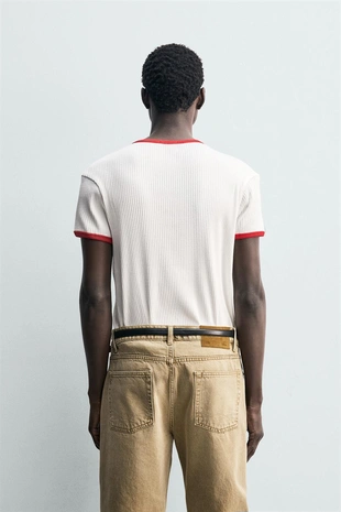 Футболка в рубчик с контрастным принтом- Заказать в России