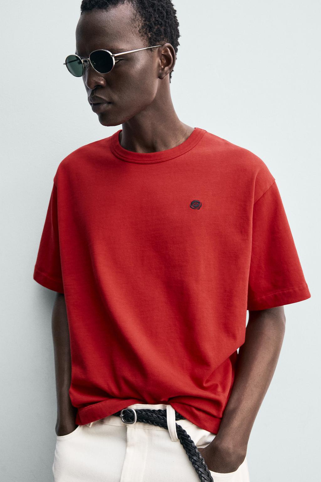 ФУТБОЛКА С КОНТРАСТНОЙ ВЫШИВКОЙ