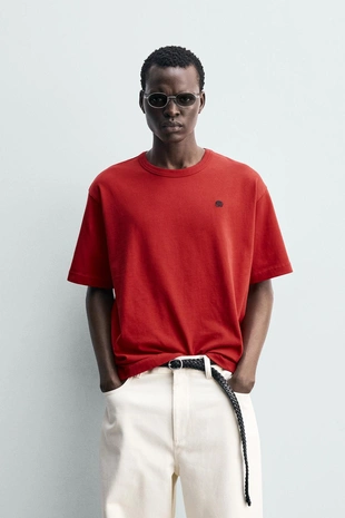 Футболка с контрастной вышивкой- Заказать в России