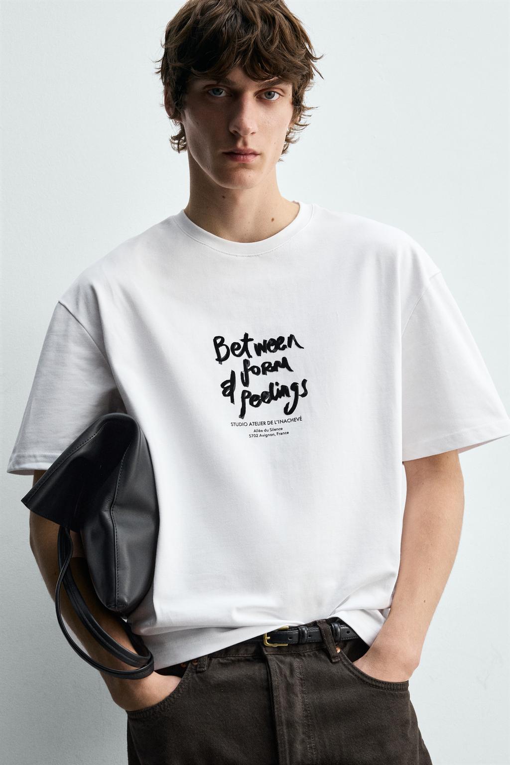 ФУТБОЛКА С ТЕКСТУРНЫМ ТЕКСТОМ