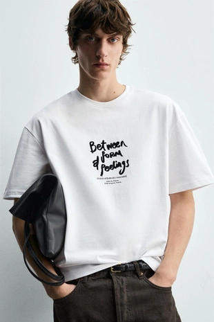 Футболка с текстурным текстом- Заказать в России