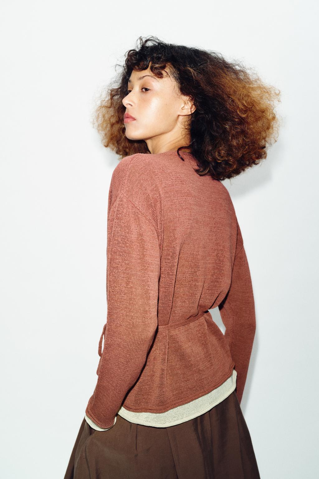 КАРДИГАН С КОНТРАСТНЫМИ ДЕТАЛЯМИ И ПОЯСОМ