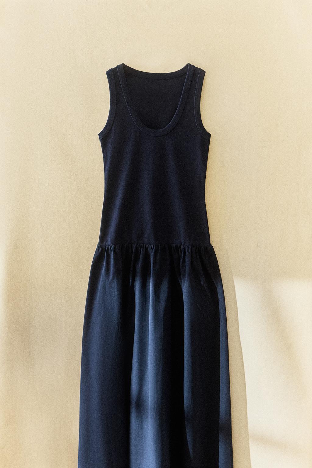 Платье миди с расклешенной юбкой