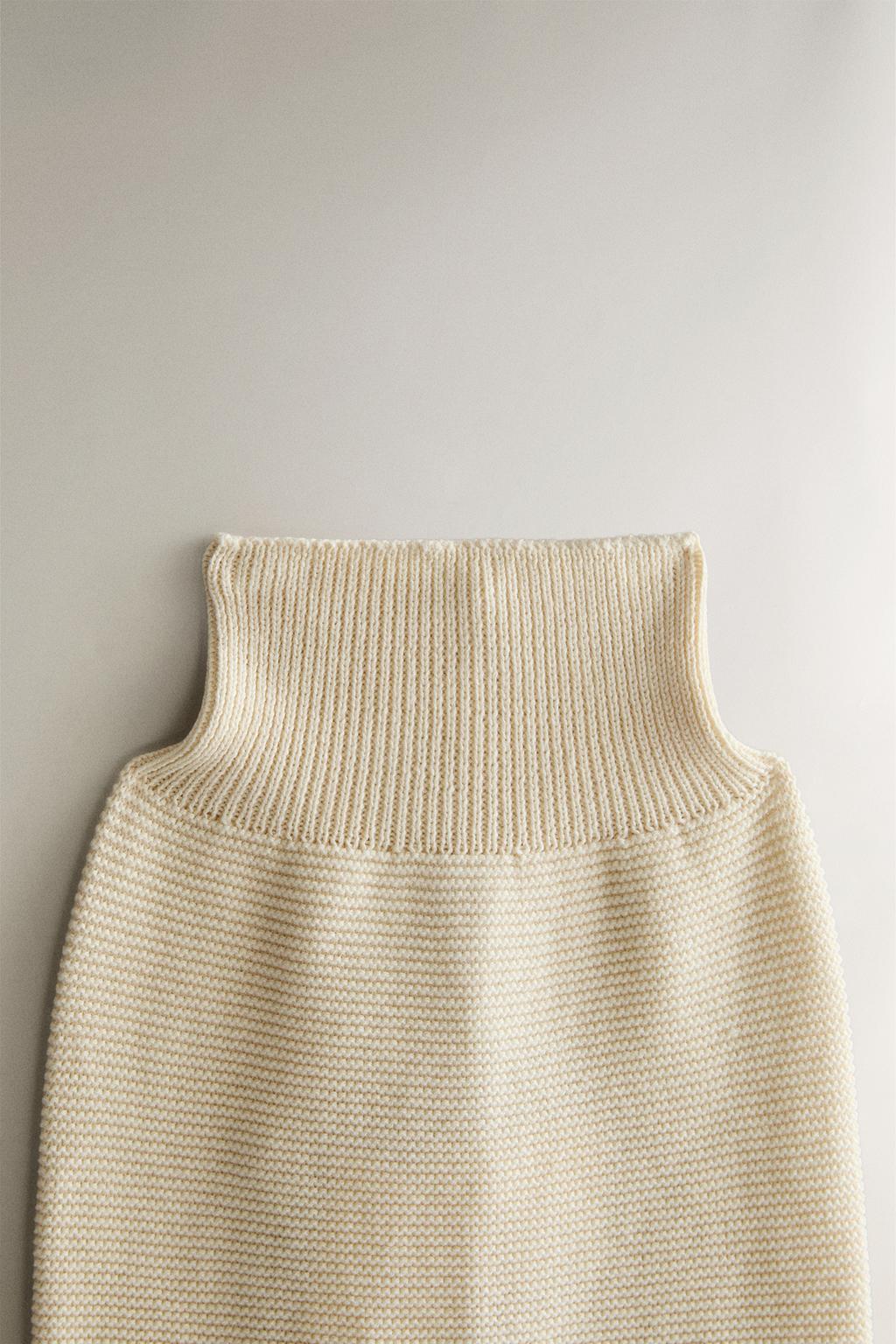 Вязаные детские плотные леггинсы с носочками