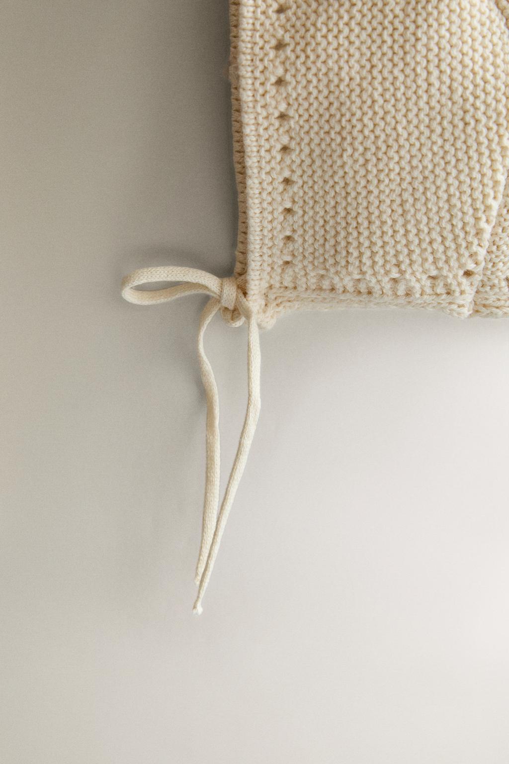 Вязаная детская шапочка