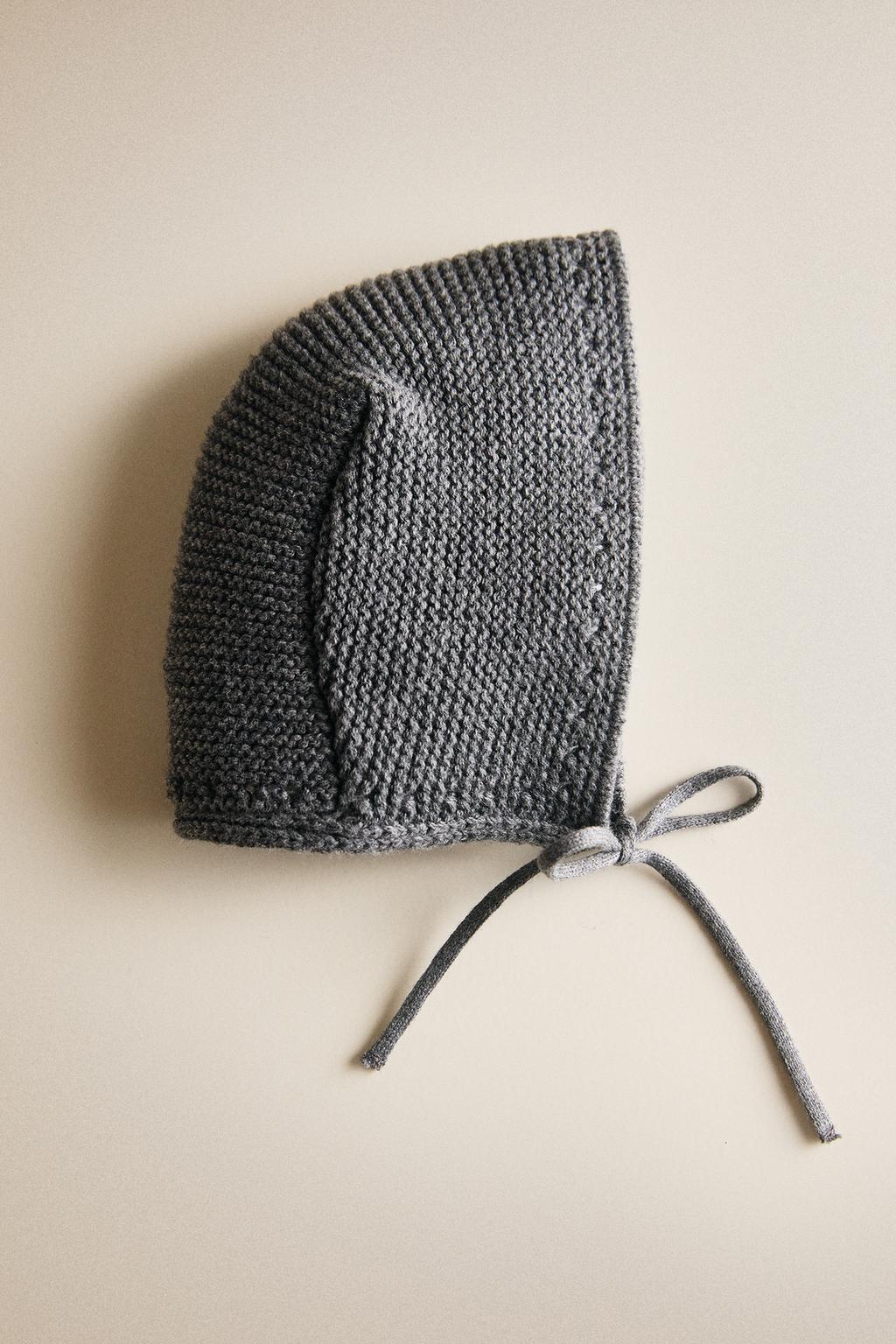 Вязаная детская шапочка