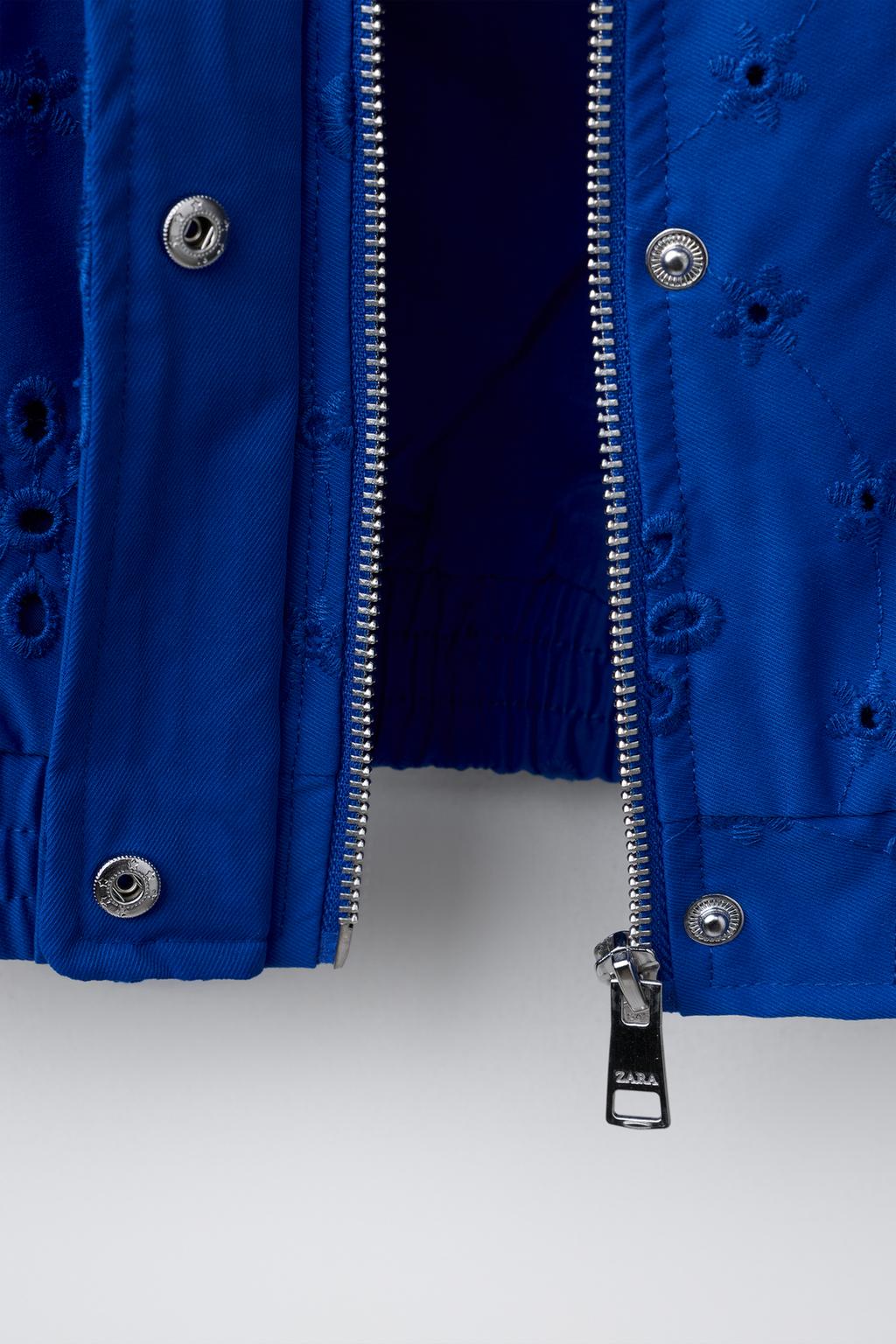 КУРТКА СО ШВЕЙЦАРСКОЙ ВЫШИВКОЙ