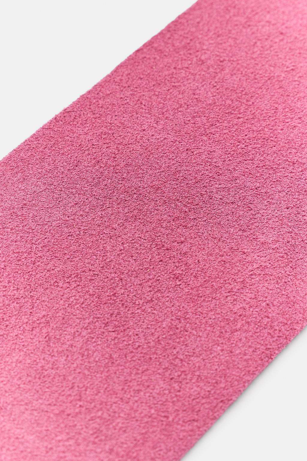 РЕМЕНЬ ИЗ 100% ЗАМШИ С ОБТЯНУТОЙ ПРЯЖКОЙ