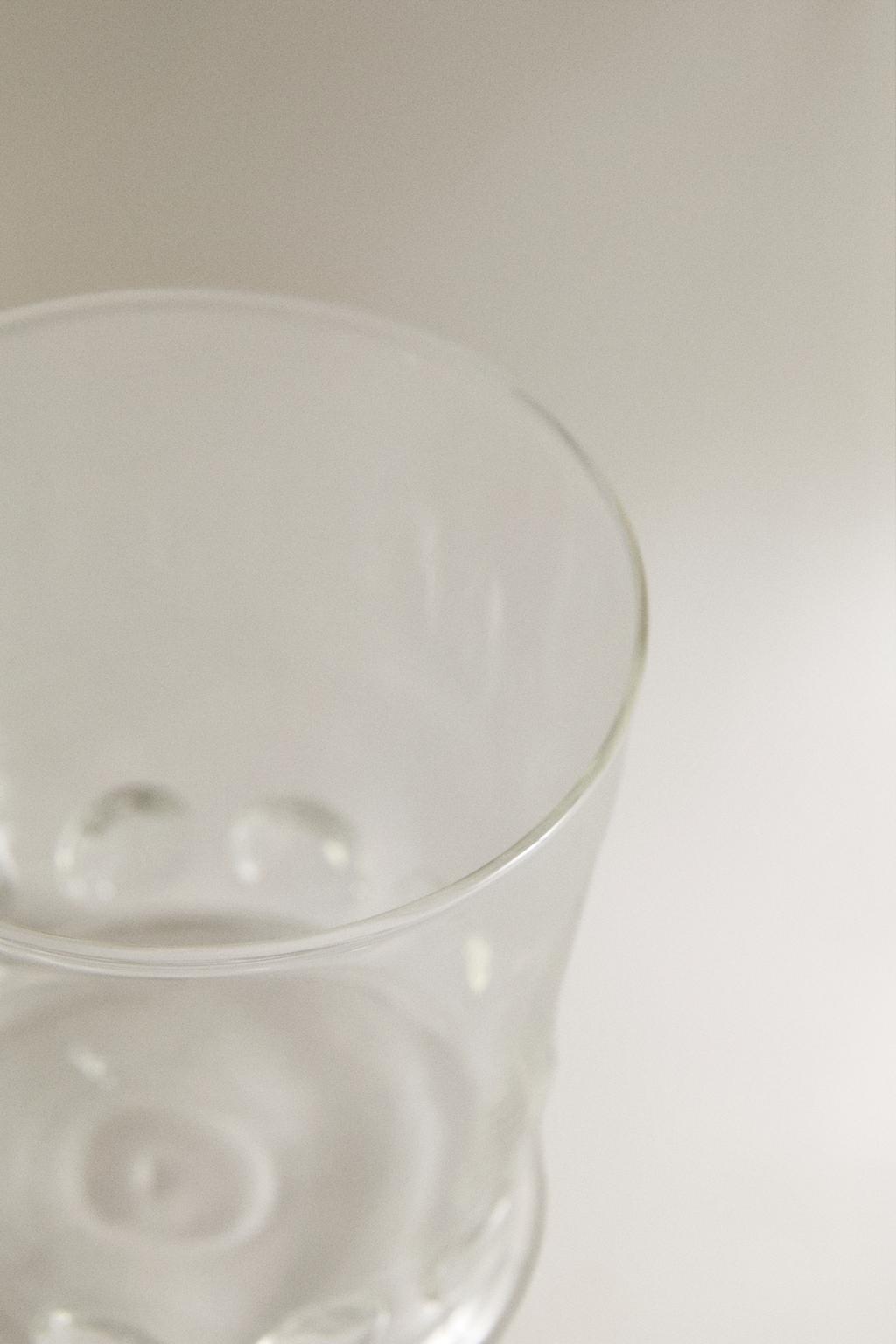 Стакан из боросиликатного стекла с рельефными цветами